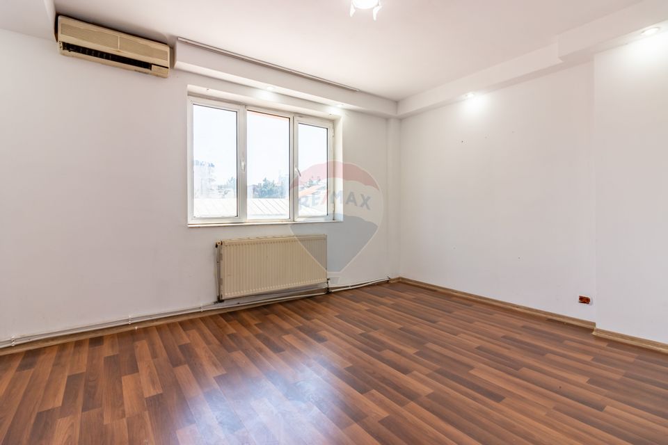 Casă / Vilă în zona Calea Calarasilor, ideal investitie, 6xparcare