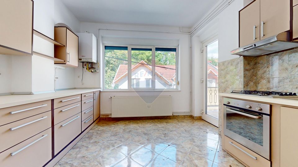 530sq.m Commercial Space for rent, Ultracentral area