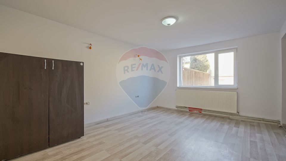 Versatile property in Brasov – Ideal for home or business!