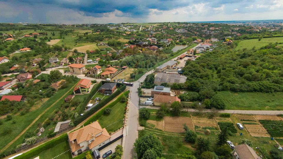 De Vânzare Teren Intravilan 1210 mp, dublu front, Strada Izvorului