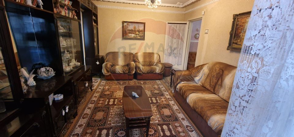 Apartament cu 3 camere în zona Ura, strada Republicii