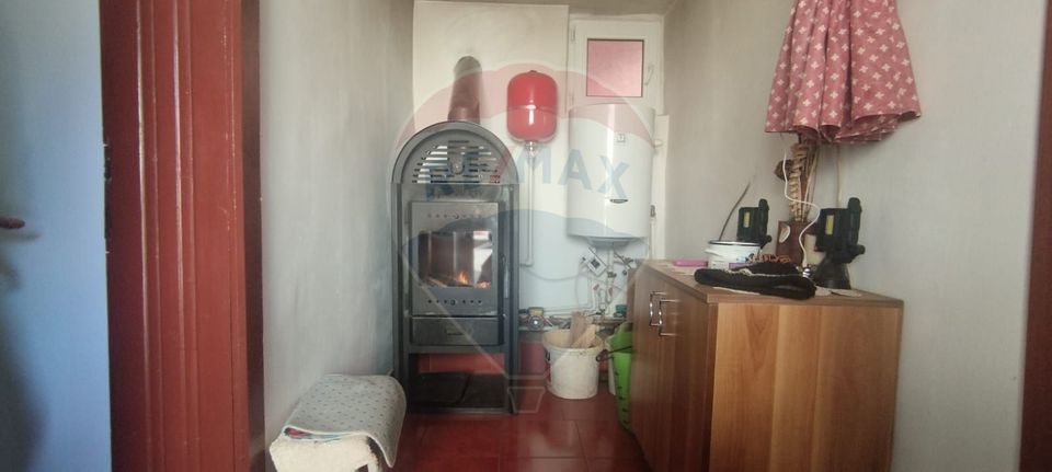 Casă /vilă de vânzare cu teren 1352 mp. central  loc. Petrindu / Sălaj