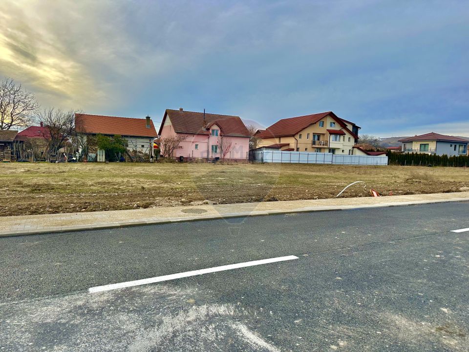 Teren construibil de vanzare in Someseni! Liu!  600 MP