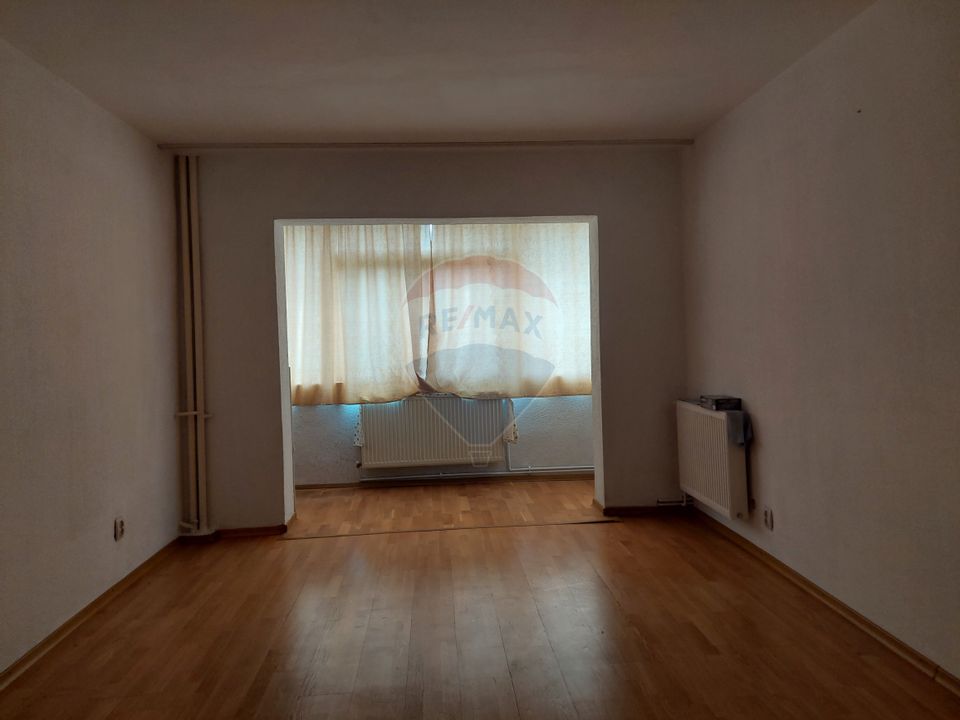 Apartament cu 3 camere decomandat de vanzare în Bacau Alecu Russo