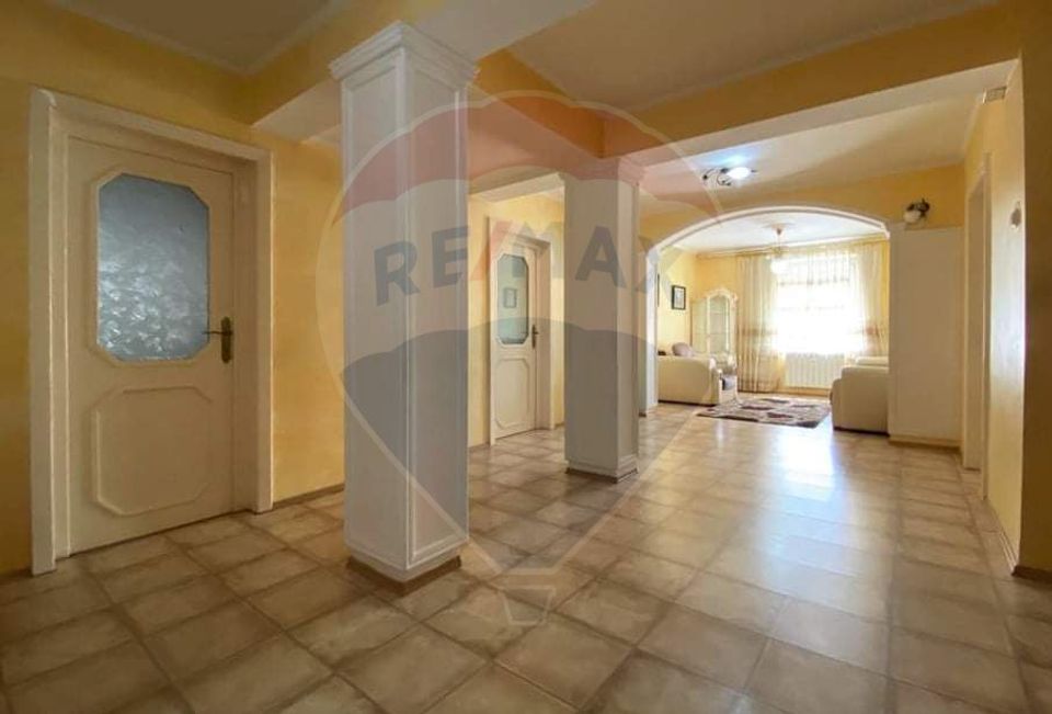 4 room Apartment for rent, Spitalul Judetean area