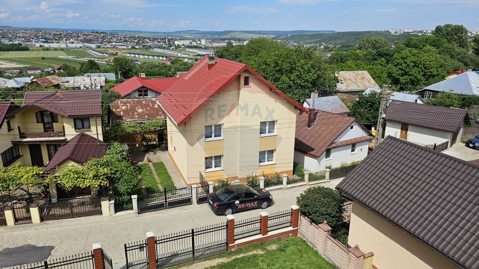 Casă / Vilă cu 12 camere-Sfântu Ilie Vechi, Suceava