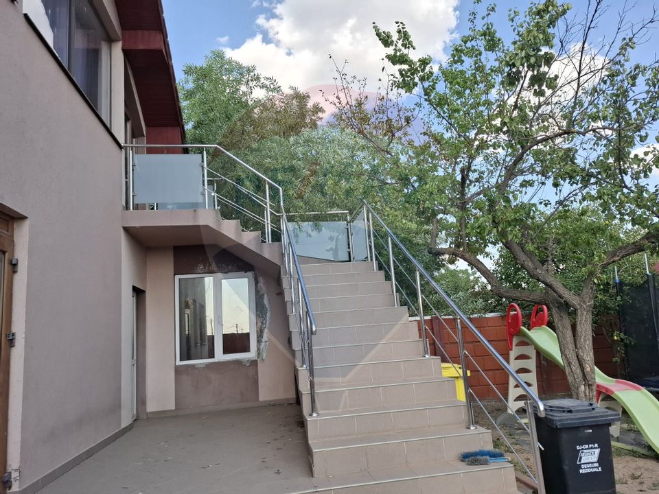 Casă / Vilă cu 6 camere de vânzare în zona Calea Severinului