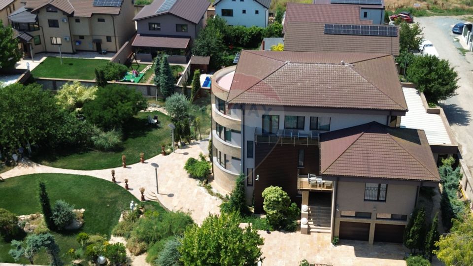 Vila cu piscina si teren 2350mp de vanzare in Mamaia Sat