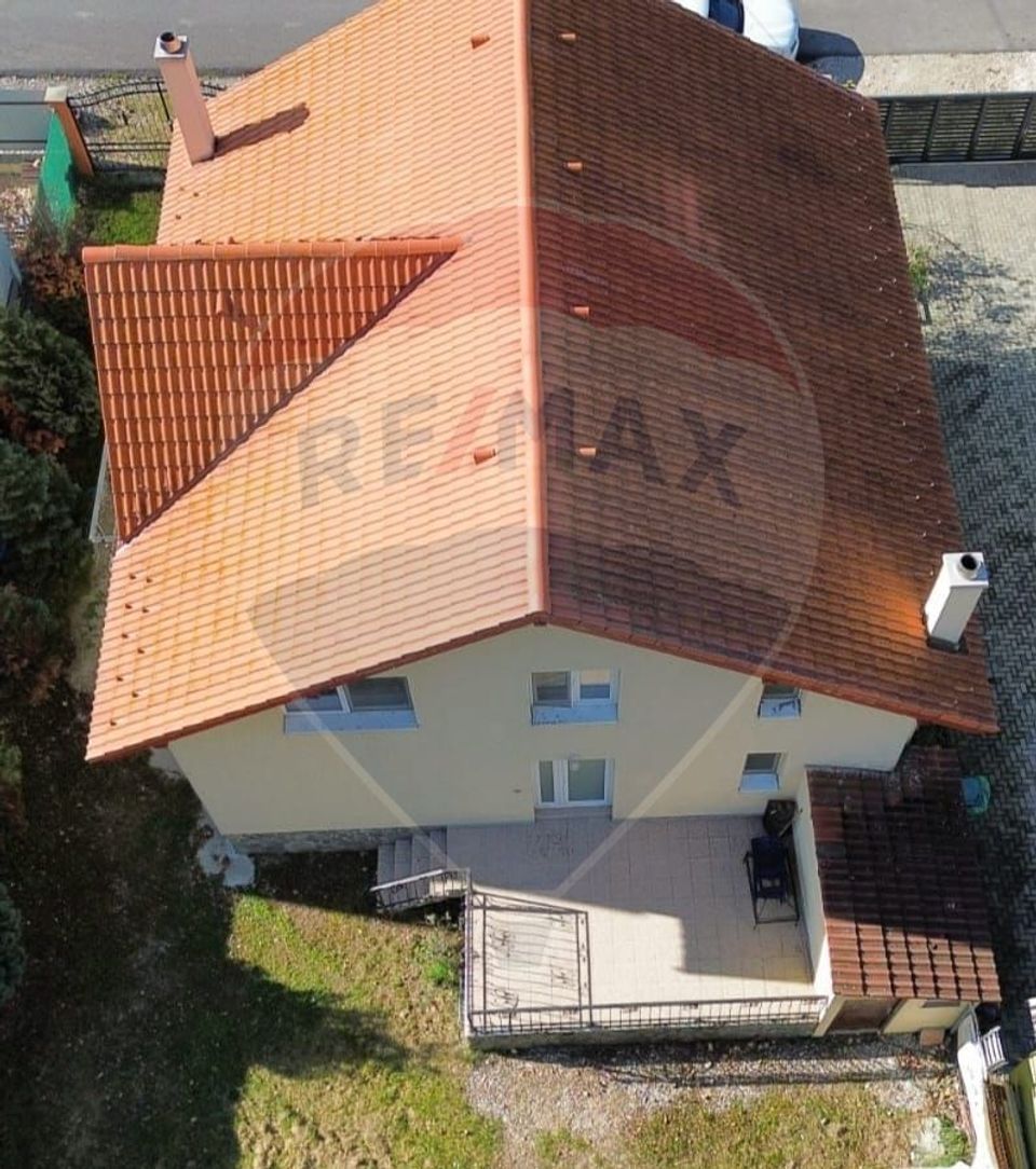 Casă / Vilă cu 5 camere de vânzare