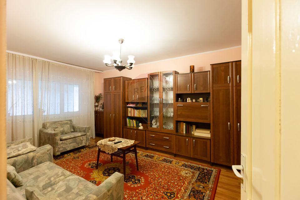 Apartament cu 3 camere de închiriat în zona Stefan cel Mare