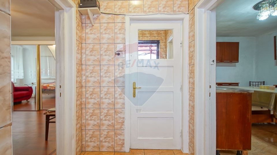 Proprietate cu 2 apartamente și garaj, Schei