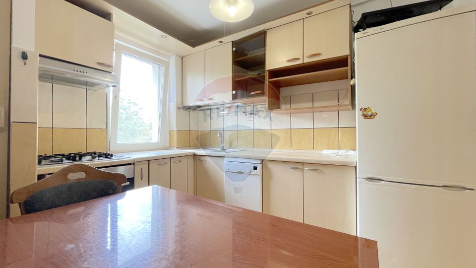 Apartament cu 3 camere de închiriat în zona Astra