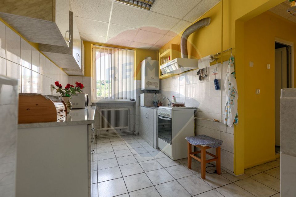 Apartament cu 3 camere decomandate, langa liecul SNG