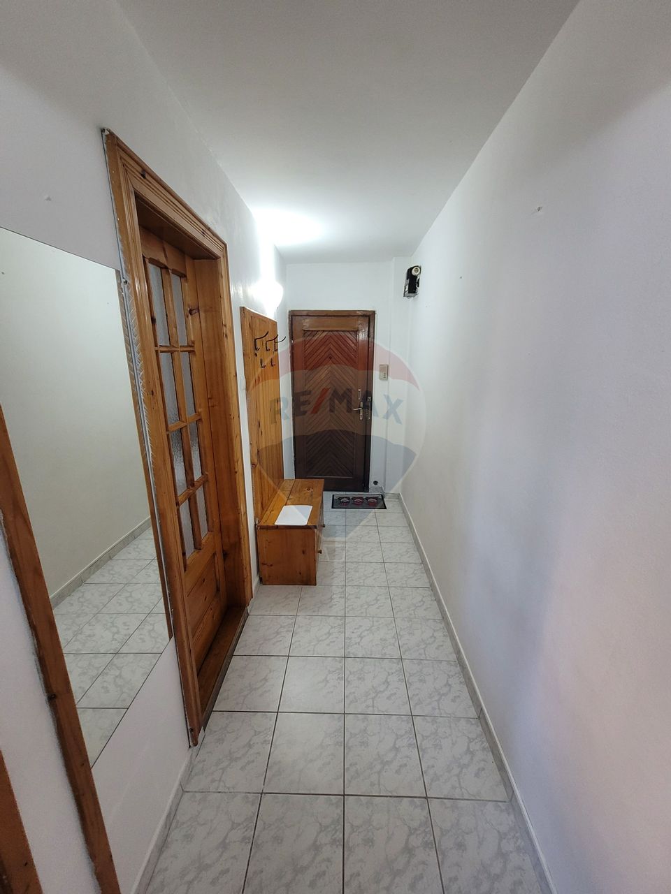 Apartament de inchiriat decomandat 2 camere balcon zona Vasile Aron