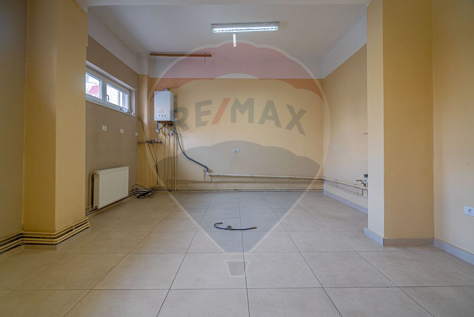 160sq.m Commercial Space for rent, Grivitei area