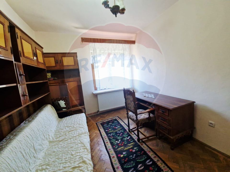 Casă / Vilă  str. Ana Ipatescu S+P+1 , 5 camere , teren - 252 mp