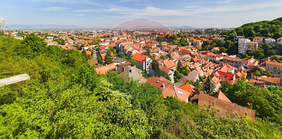 Casă de vânzare în inima Brașovului cu panoramă superbă