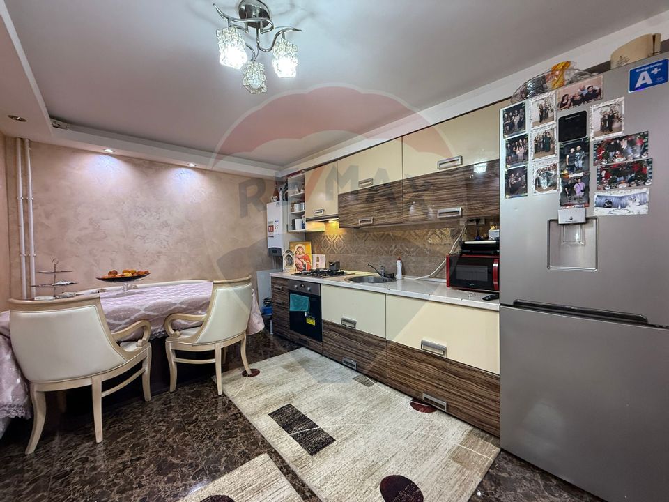 Casă  Vilă cu 4 camere de vânzare în zona Medeea  Constanta