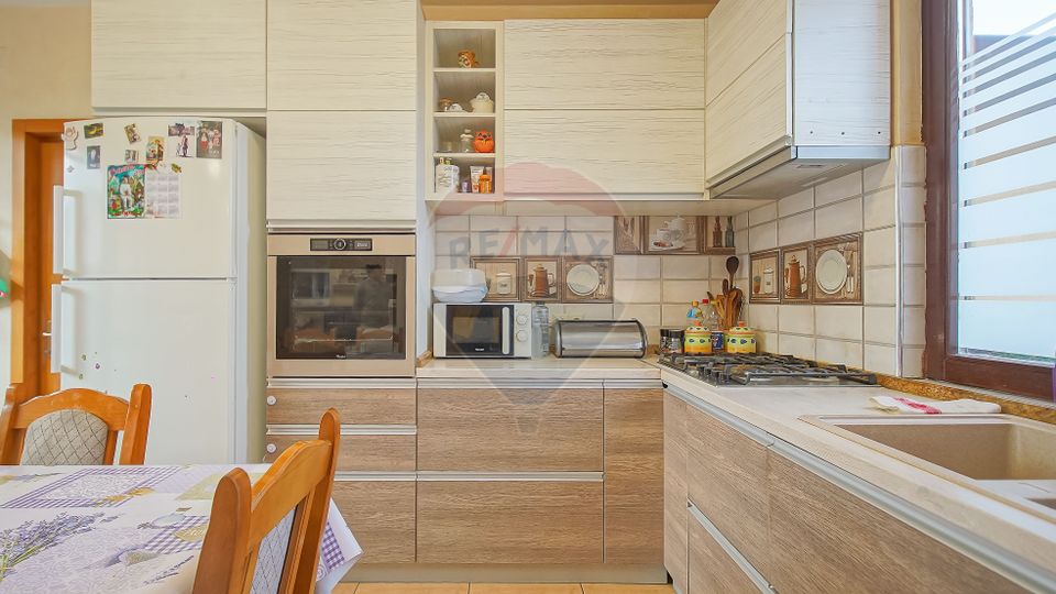 4 room House / Villa for sale, Tractorul area