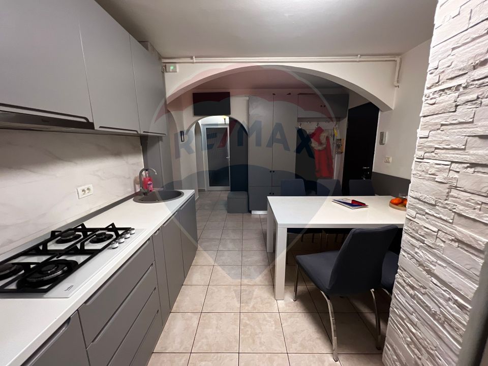 Apartament 4 camere decomandat cu loc de parcare etajul 3