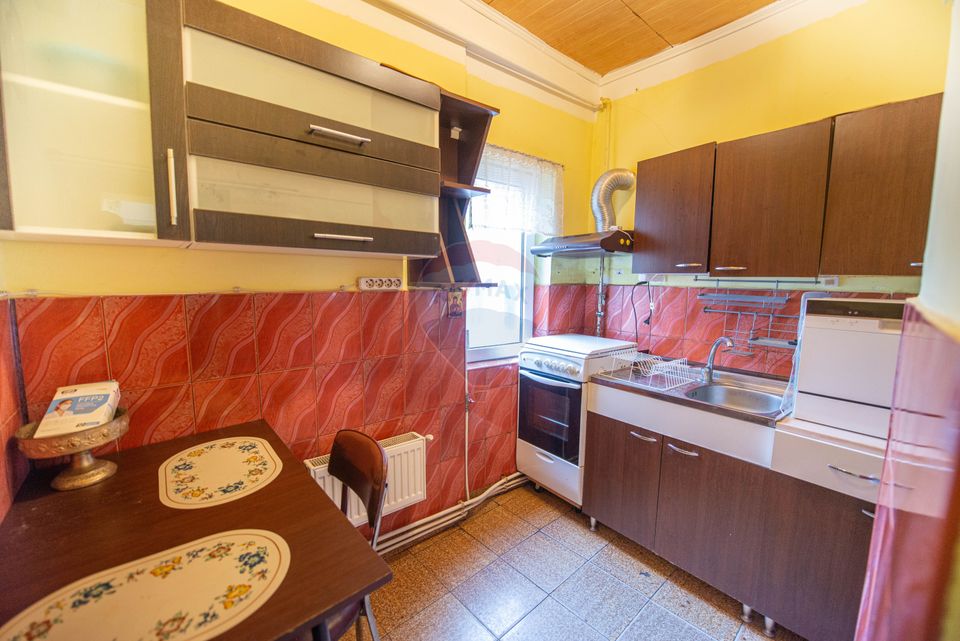 Apartament cu 4 camere 117 mp de vanzare, în curte 150 mp, Ploiesti
