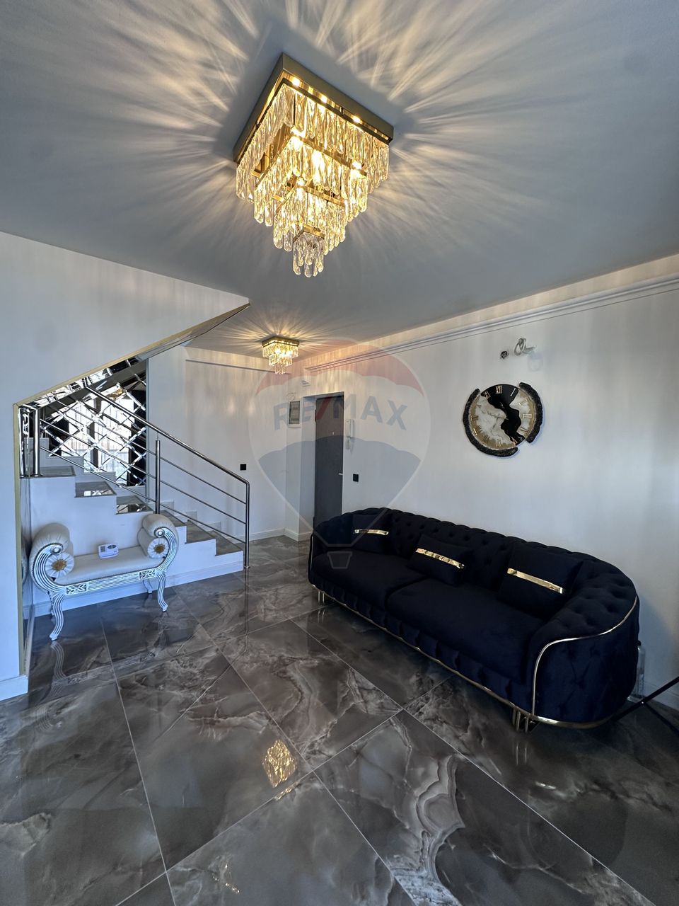 Apartament cu 4 camere de vânzare