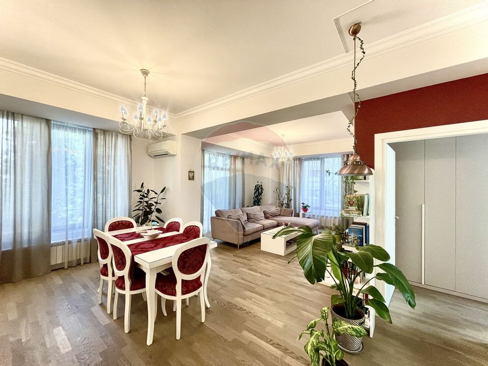 Apartament cu 3 camere de vanzare în zona Calea Calarasilor