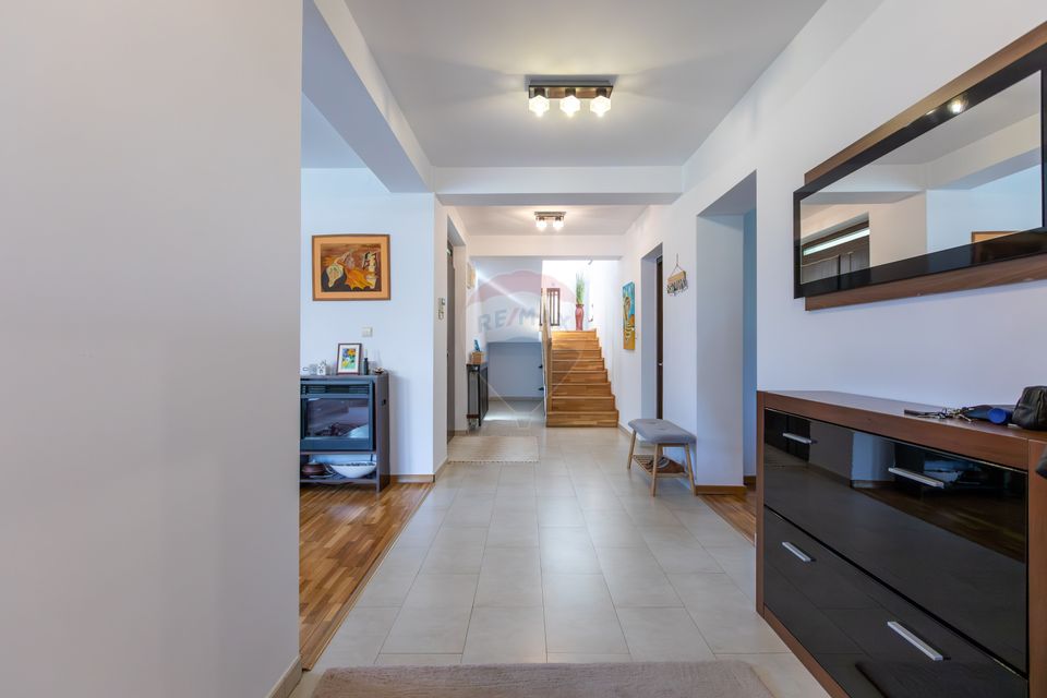 Vilă cu 7 camere de vânzare în zona Centrală Orașul  BUHUȘI