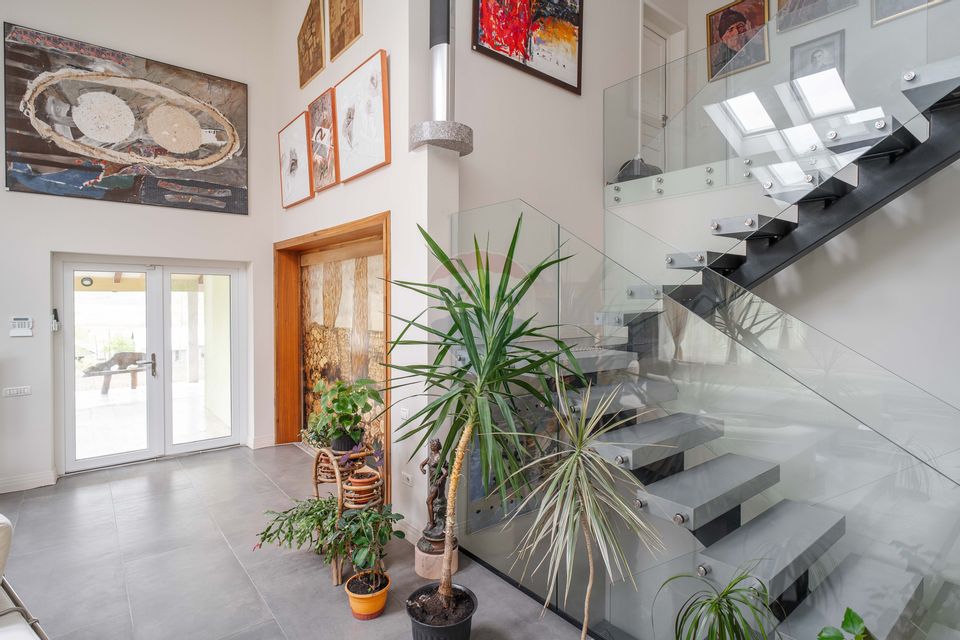 Casă / Vilă cu 10 camere, de vânzare. Todireni, Botoșani.