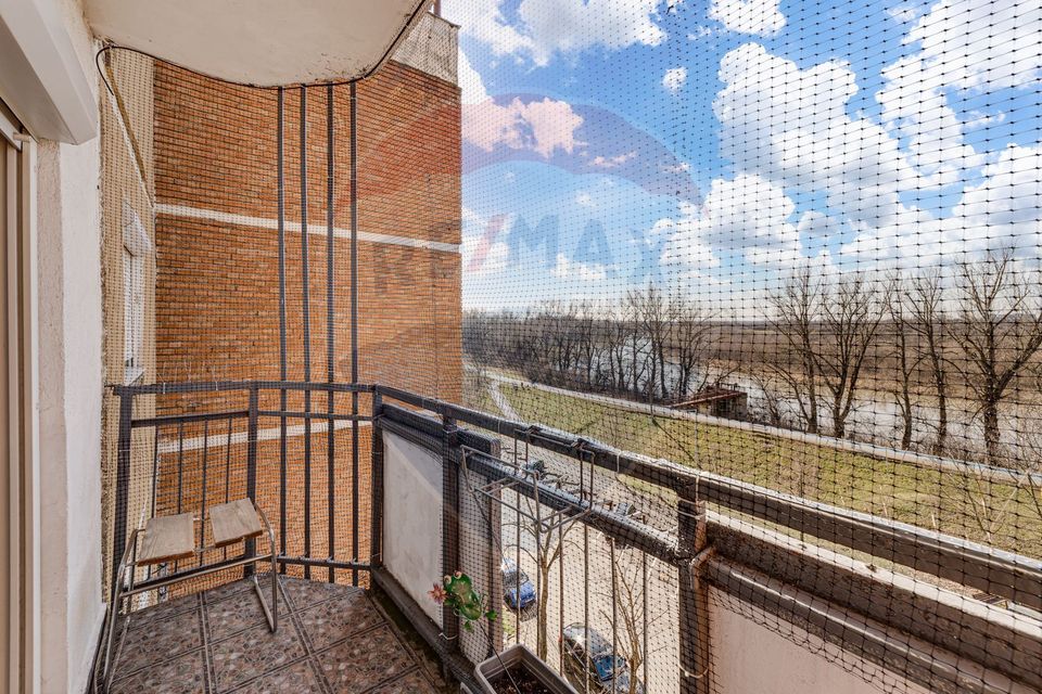 Apartament cu 3 camere pe Malul Muresului