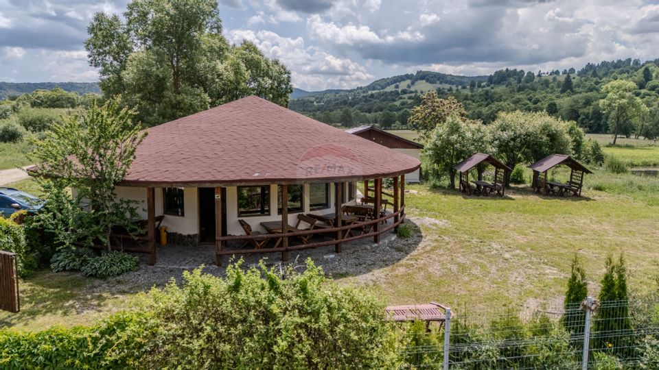 Hotel / Pensiune cu 10 camere de vânzare/Vama Buzaului