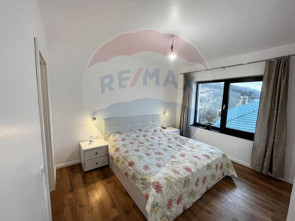 Casă individuală cu 4 dormitoare de vânzare str Planoarelor Dezmir