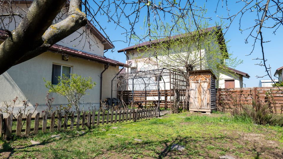 Vanzare vilă Bacu P+1+Pod, livadă, acces rapid A0/A1/Centură