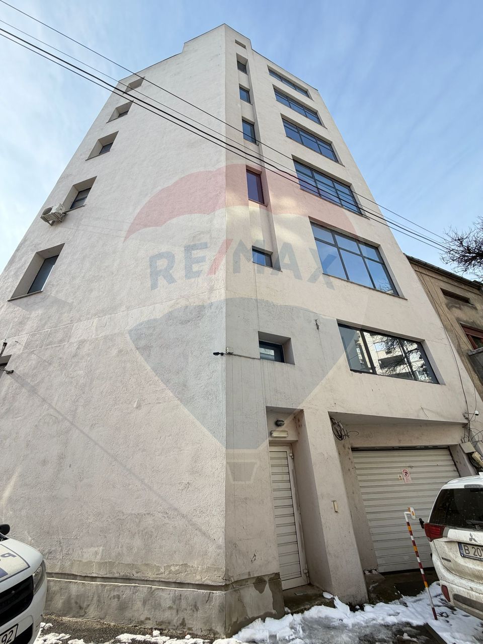 For sale in Unirii area - 1,650sqm office space