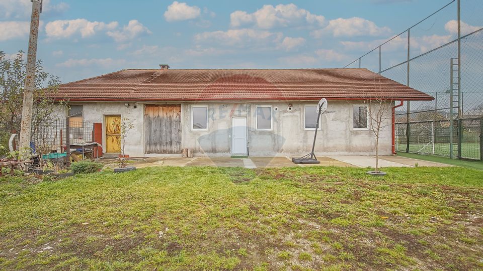 Teren si spațiu de închiriat pentru activitati sportive in Cristian