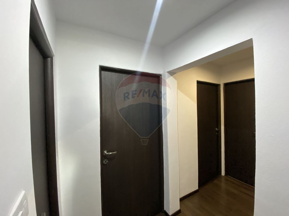 Apartament cu 3 camere de vânzare în zona Steaua