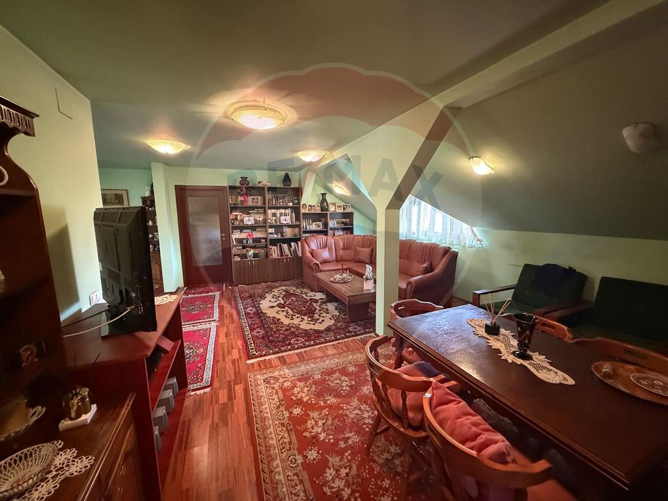 De vânzare  casǎ 5 camere și acces auto Ultracentral