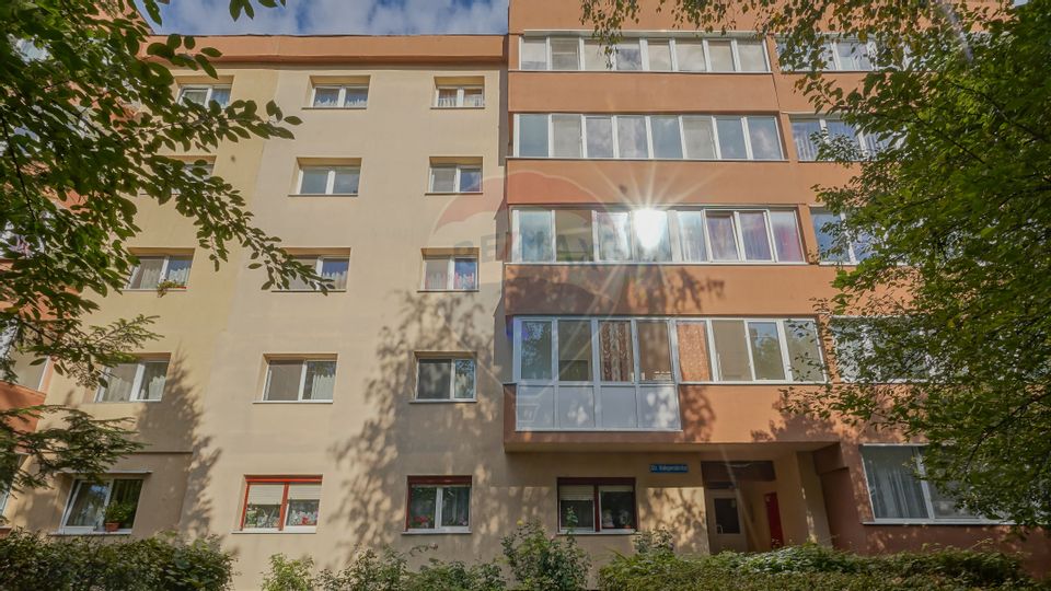 Apartament cu 3 camere de vânzare în Tractorul, Str. Independentei