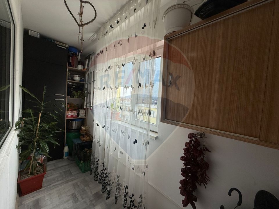 Apartament cu 3 camere de vânzare în zona Lapus