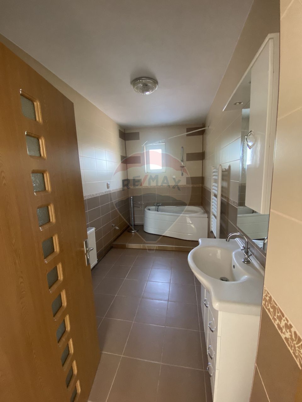 Duplex în zona barajului