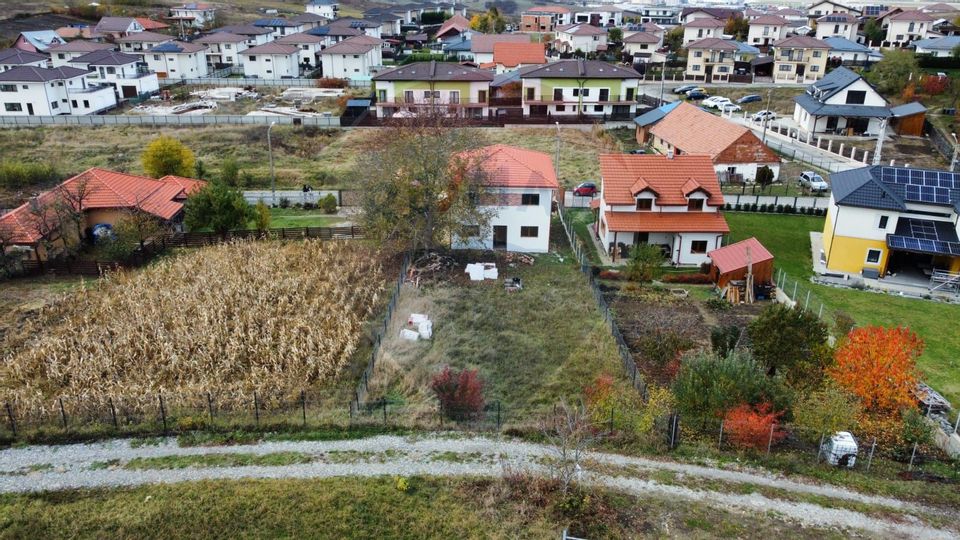 COMISION 0% Casă cu 4 camere de vânzare în Dezmir, 700 mp de teren