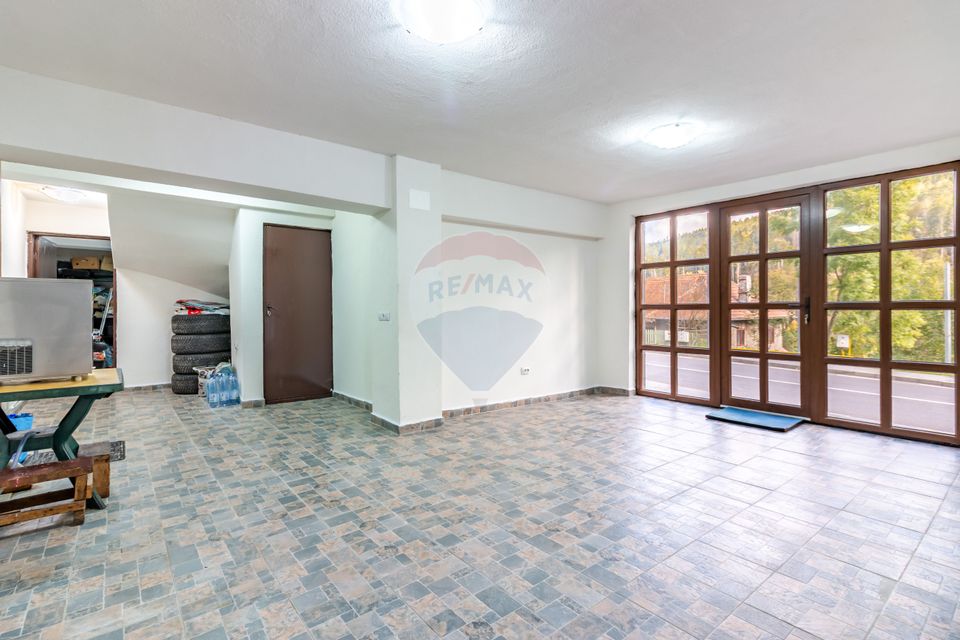 Pensiune/Casa de vânzare în Sinaia – 450 mp, lângă Castelul Peleș