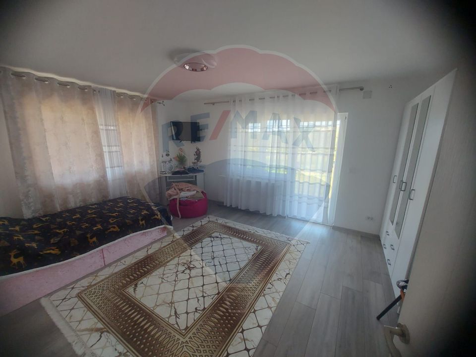 Casă cu 9 camere 609 m2 in Cernesti de vânzare