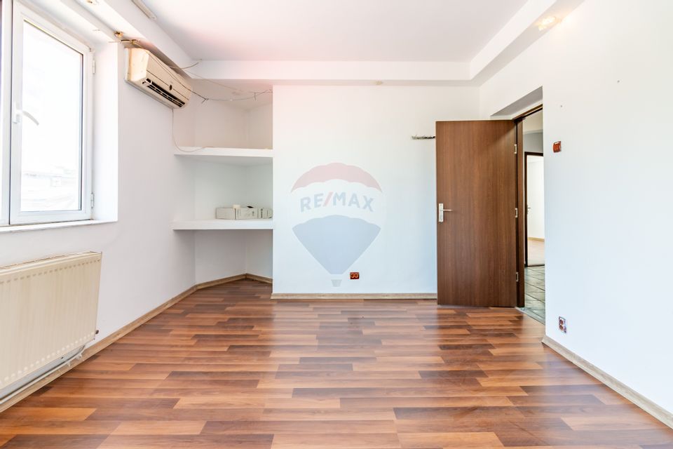 Casă / Vilă în zona Calea Calarasilor, ideal investitie, 6xparcare