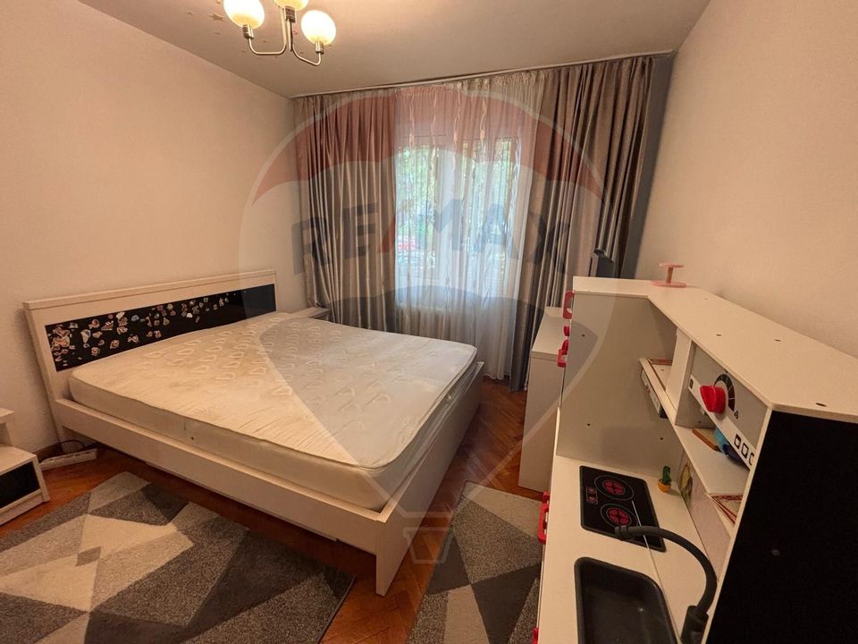 4 room Apartment for sale, Teiul Doamnei area