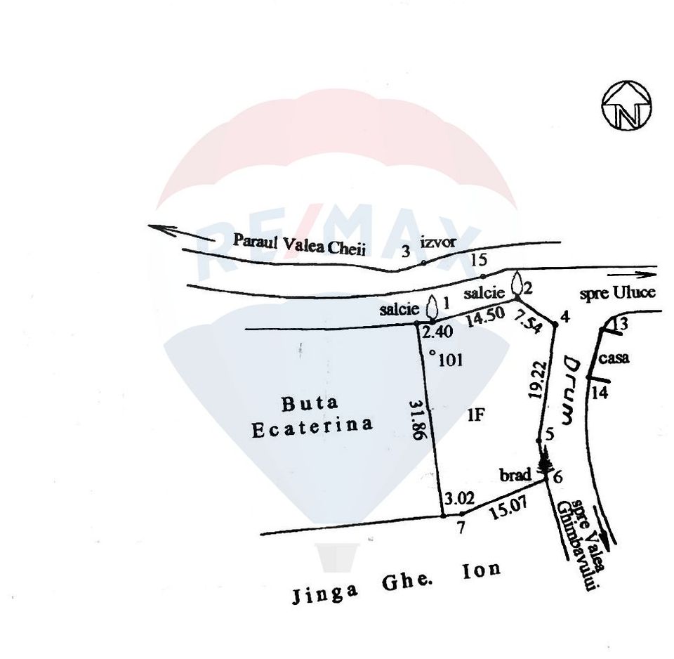 Teren de vânzare la munte cu râu în față și priveliște superbă