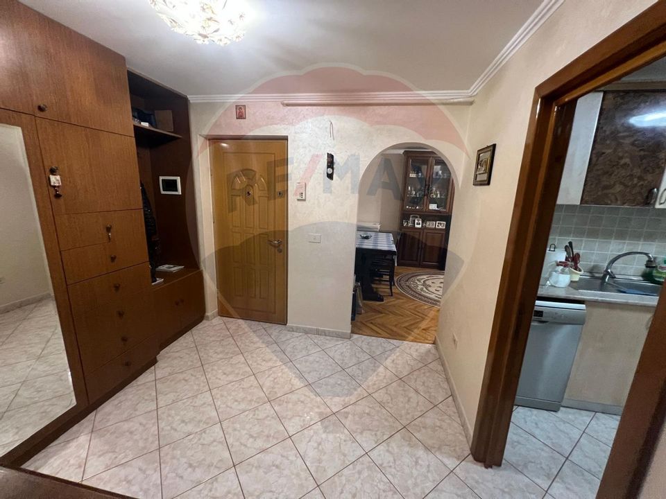 Apartament 3 camere zona Doi Stejari