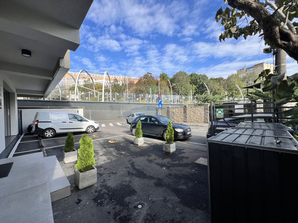 Spațiu comercial modern de închiriat / 2 locuri de parcare