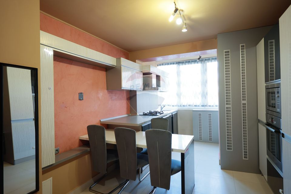 Apartament cu 3 camere de închiriat, în zona Rogerius