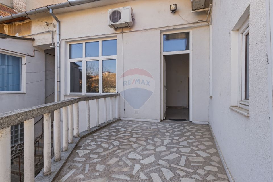 4 room Apartment for sale, Central area